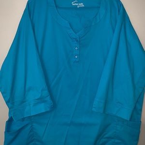 ButterSoft Brand Scrubs w/ 3/4 in Sleeve